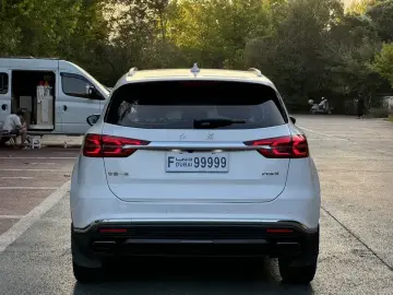 2022 Hongqi HS5 с пробегом 24 000 км