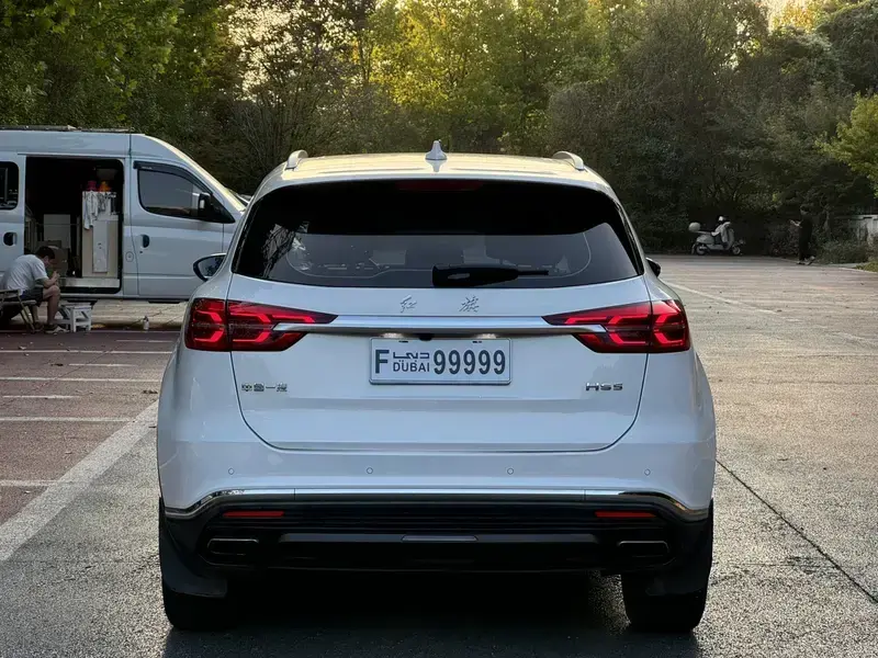 2022 Hongqi HS5 с пробегом 24 000 км