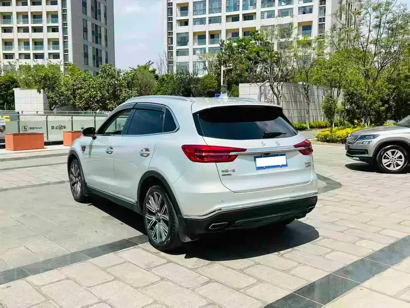 2022 Hongqi HS5 с пробегом 79 000 км