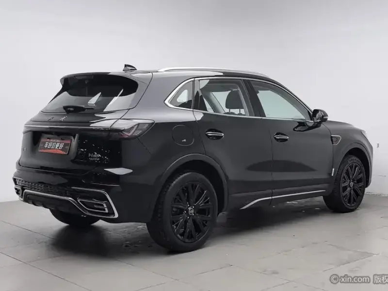 2025 Hongqi HS5 с пробегом 11 500 км