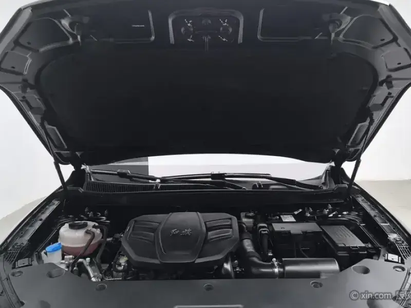2025 Hongqi HS5 с пробегом 11 500 км