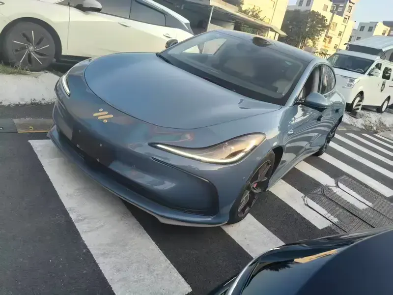 2024 IM Motors (Zhiji) L6 с пробегом 50 000 км