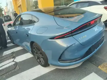 2024 IM Motors (Zhiji) L6 с пробегом 50 000 км