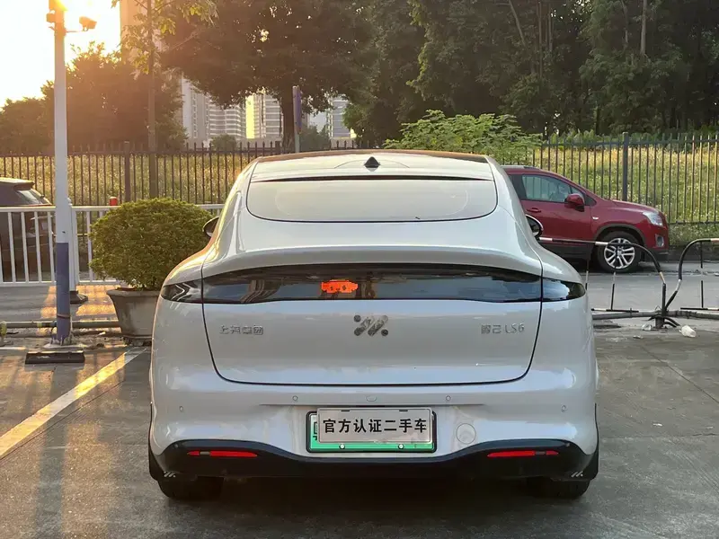 2026 IM Motors (Zhiji) LS6 с пробегом 15 000 км