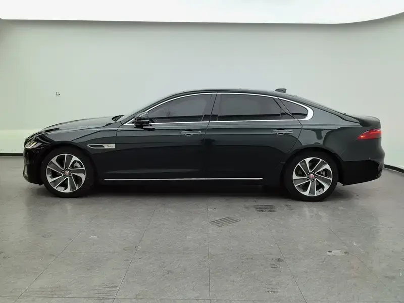 2021 Jaguar XF с пробегом 43 500 км