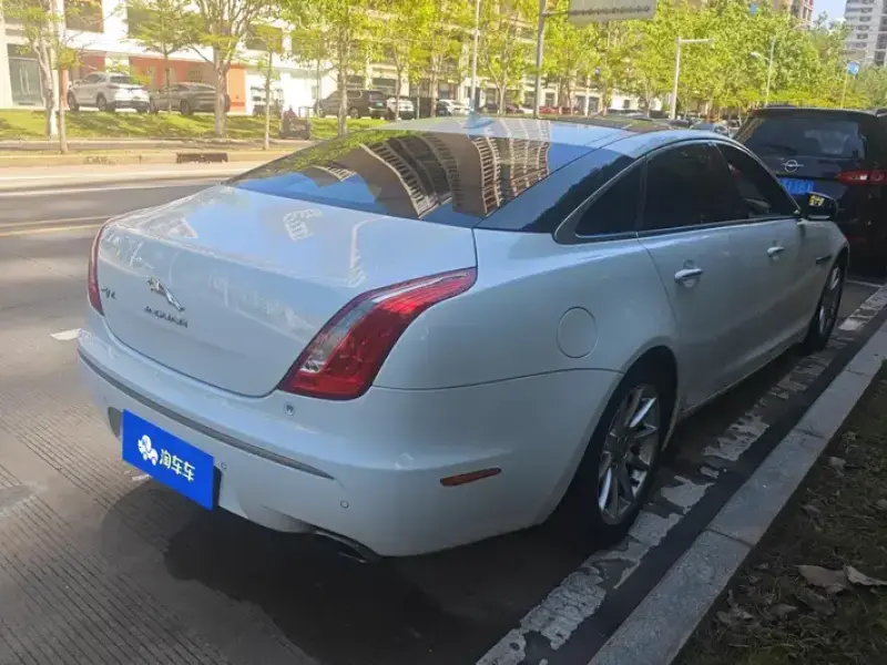 2015 Jaguar XJ с пробегом 85 000 км