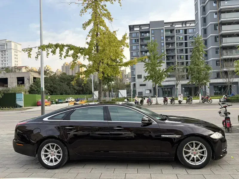 2015 Jaguar XJ с пробегом 123 000 км