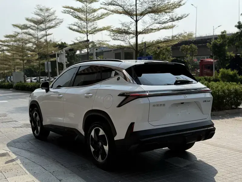 2024 JETOUR Shanhai L6 с пробегом 30 000 км