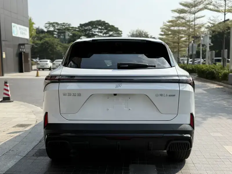 2024 JETOUR Shanhai L6 с пробегом 30 000 км
