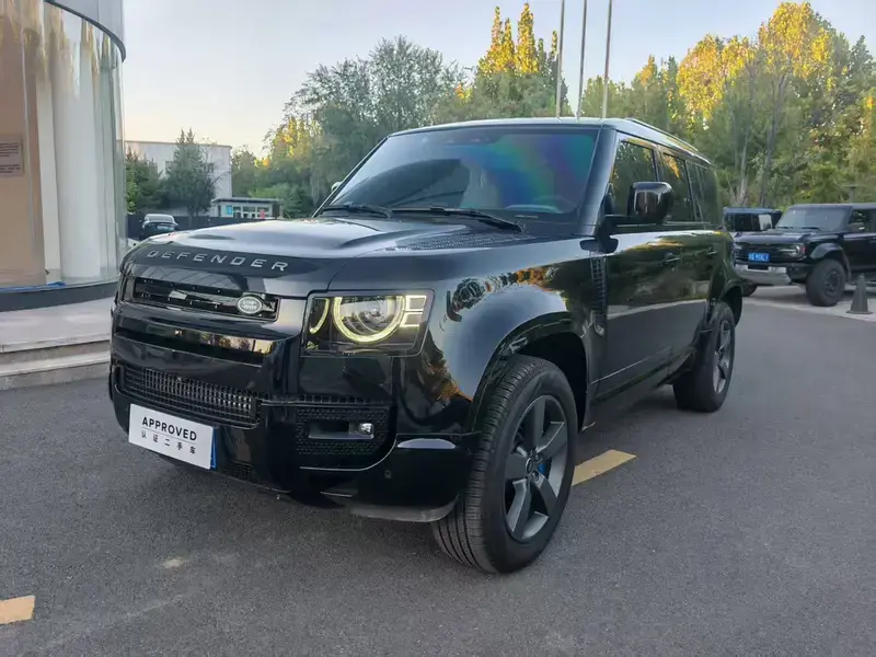 2025 Land Rover Defender с пробегом 17 900 км