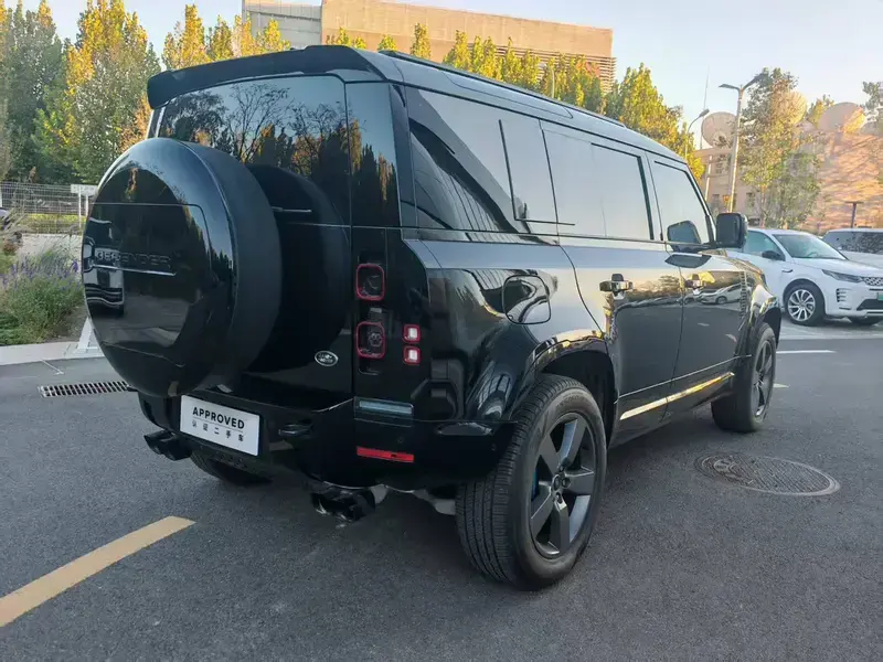 2025 Land Rover Defender с пробегом 17 900 км