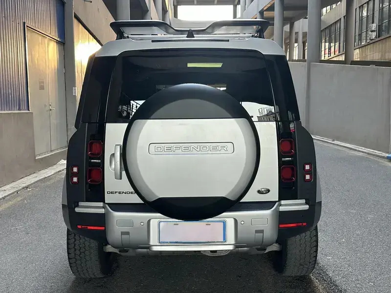 2021 Land Rover Defender с пробегом 65 000 км