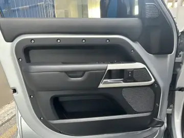 2021 Land Rover Defender с пробегом 65 000 км