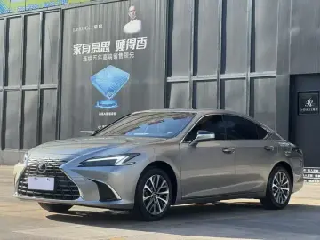 2025 Lexus ES с пробегом 20 000 км
