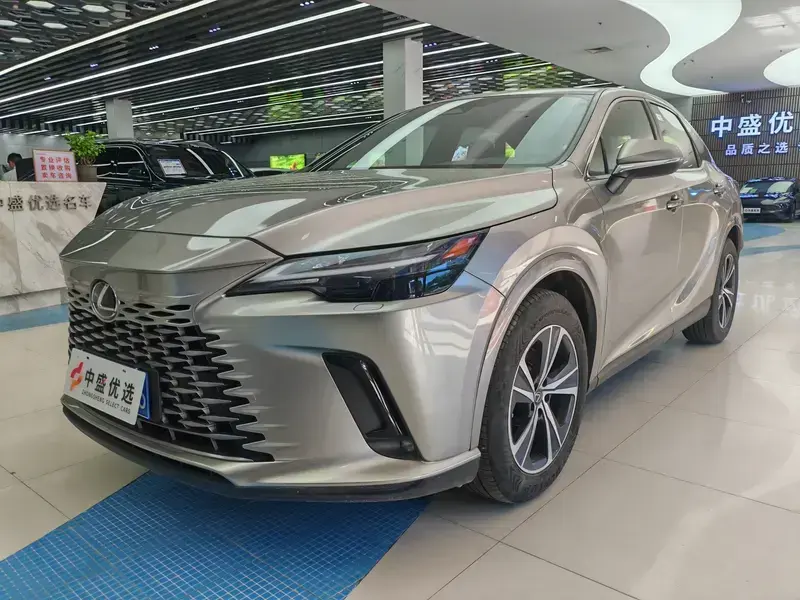 2025 Lexus RX с пробегом 6 900 км