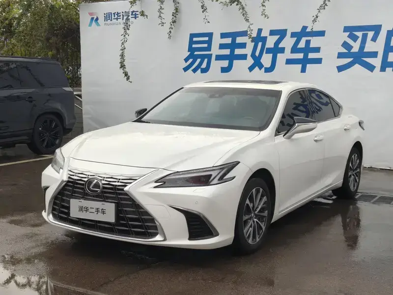 2025 Lexus ES с пробегом 30 000 км