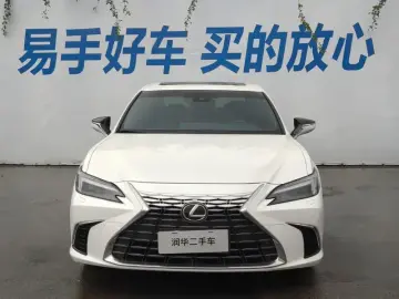 2025 Lexus ES с пробегом 30 000 км
