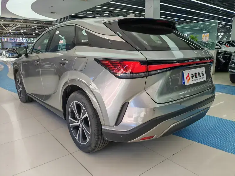 2025 Lexus RX с пробегом 6 900 км