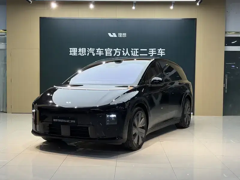 2025 Li Auto (Lixiang) i8 с пробегом 11 000 км