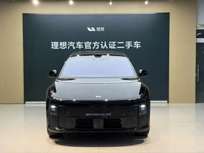 2025 Li Auto (Lixiang) i8 с пробегом 11 000 км