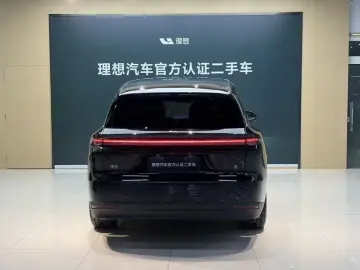 2025 Li Auto (Lixiang) i8 с пробегом 11 000 км