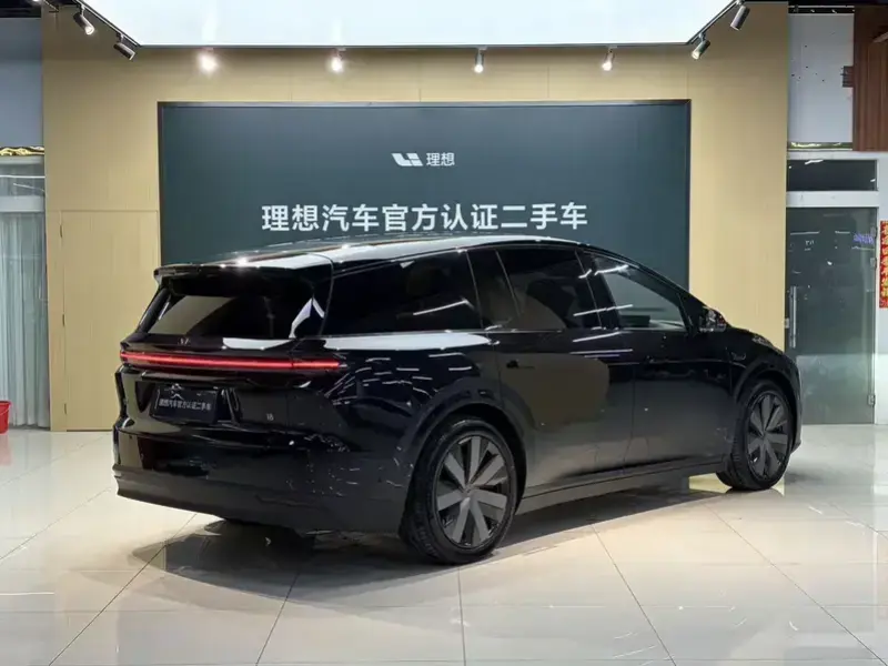 2025 Li Auto (Lixiang) i8 с пробегом 11 000 км