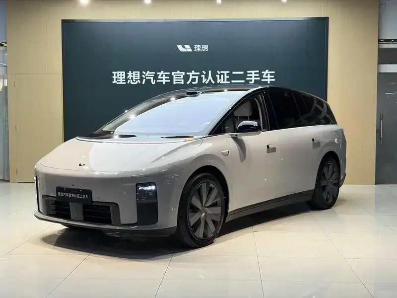 2025 Li Auto (Lixiang) i8 с пробегом 13 000 км