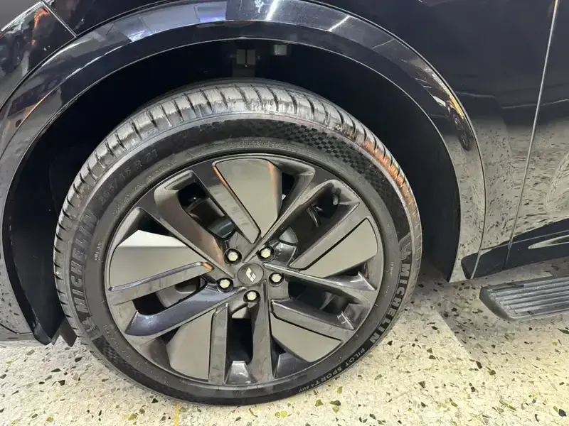 2024 Li Auto (Lixiang) L7 с пробегом 37 000 км