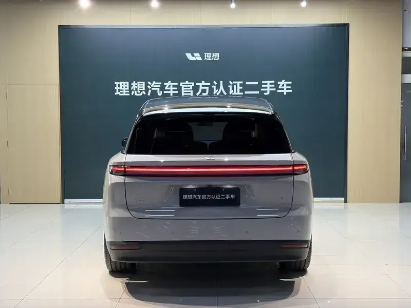 2025 Li Auto (Lixiang) i8 с пробегом 13 000 км