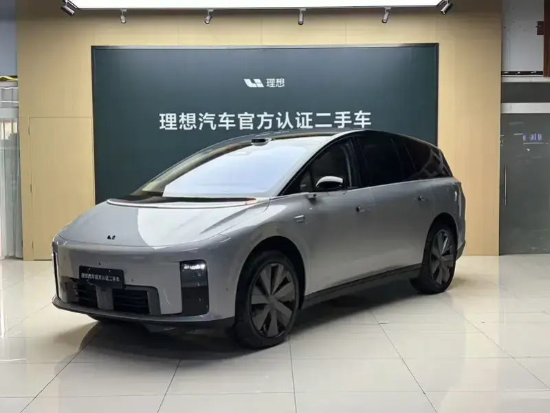 2025 Li Auto (Lixiang) i8 с пробегом 9 500 км
