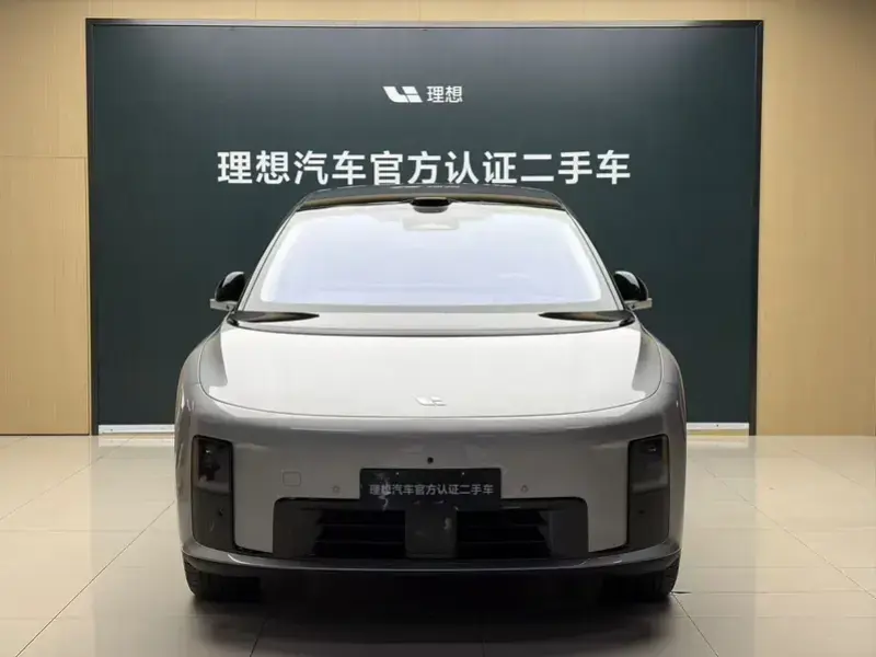 2025 Li Auto (Lixiang) i8 с пробегом 9 500 км