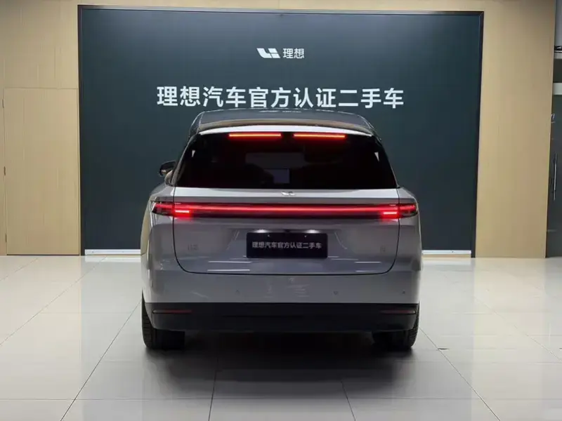 2025 Li Auto (Lixiang) i8 с пробегом 9 500 км