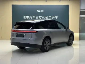 2025 Li Auto (Lixiang) i8 с пробегом 9 500 км