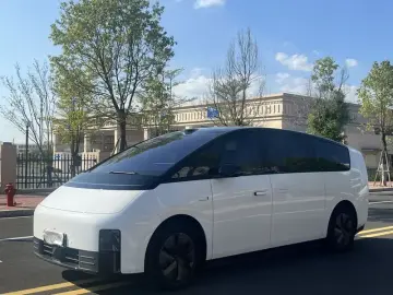 2025 Li Auto (Lixiang) Mega с пробегом 6 000 км