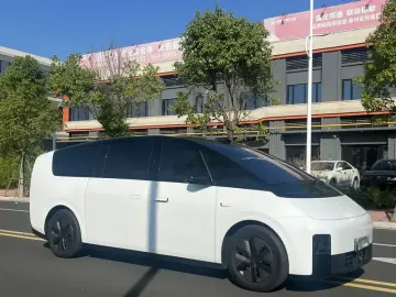 2025 Li Auto (Lixiang) Mega с пробегом 6 000 км