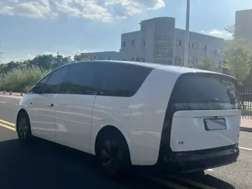 2025 Li Auto (Lixiang) Mega с пробегом 6 000 км