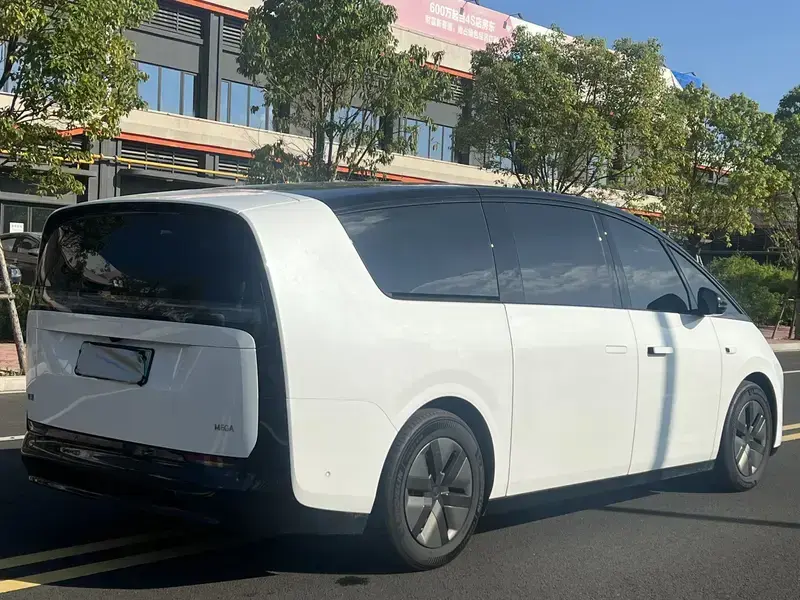 2025 Li Auto (Lixiang) Mega с пробегом 6 000 км