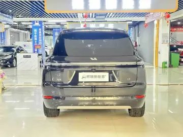 2025 Li Auto (Lixiang) L9 с пробегом 26 000 км