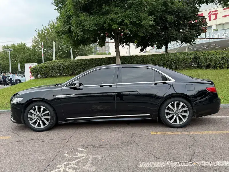 2017 Lincoln Continental с пробегом 75 000 км