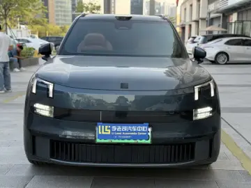 2025 Lynk & Co 900 с пробегом 18 800 км