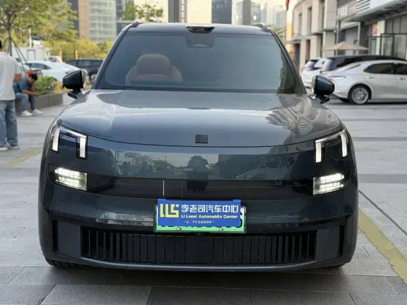 2025 Lynk & Co 900 с пробегом 18 800 км