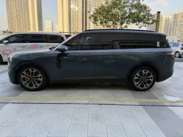 2025 Lynk & Co 900 с пробегом 18 800 км
