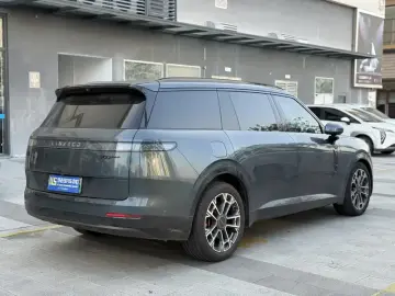 2025 Lynk & Co 900 с пробегом 18 800 км