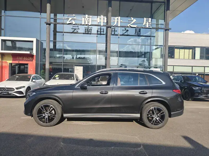 2025 Mercedes-Benz GLC с пробегом 18 300 км