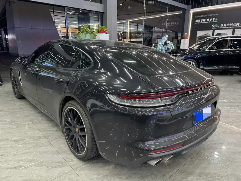 2023 Porsche Panamera с пробегом 52 000 км