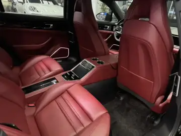 2023 Porsche Panamera с пробегом 52 000 км