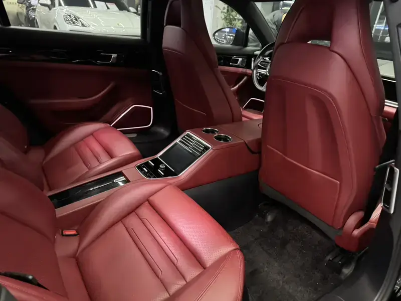 2023 Porsche Panamera с пробегом 52 000 км