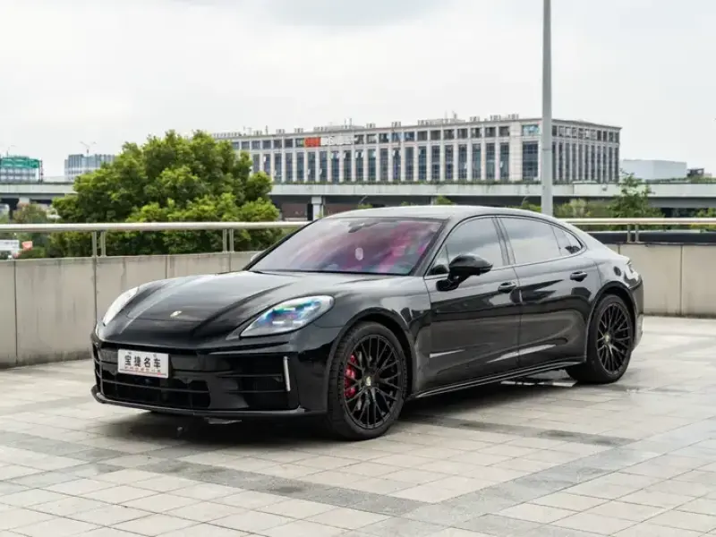 2024 Porsche Panamera с пробегом 27 000 км