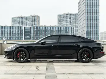 2024 Porsche Panamera с пробегом 27 000 км