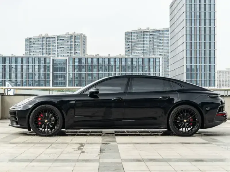 2024 Porsche Panamera с пробегом 27 000 км